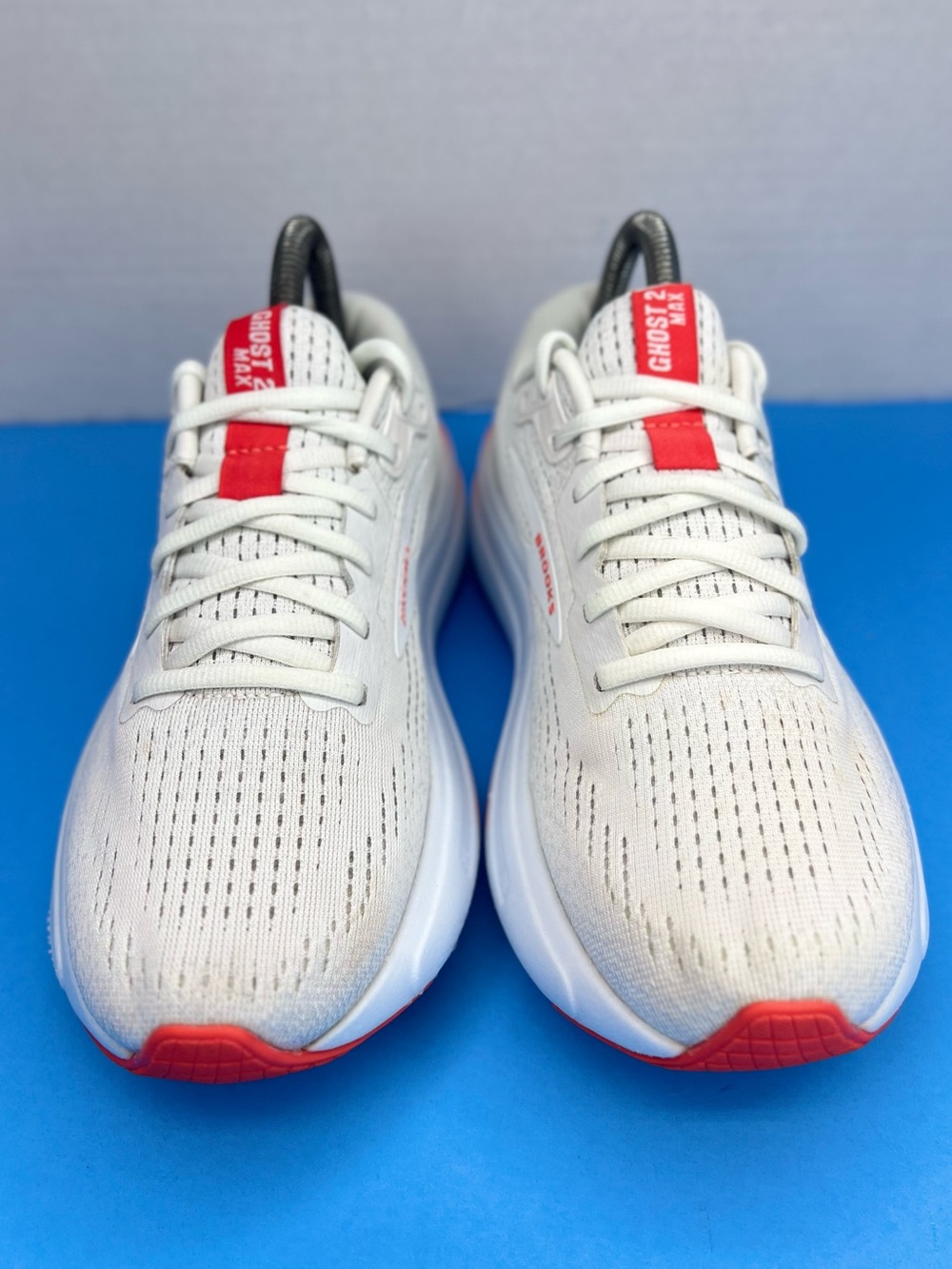 Brooks Ghost Max 2 Womens 6.5B White/Hot Coral Running Shoes 1204201B174 XLNT! - Picture 4 of 14
